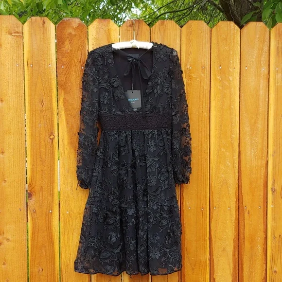 Cynthia Rowley Harlow Embroidered Lace Deep V-Neck Dress P2P 17 in. - Picture 1 of 12